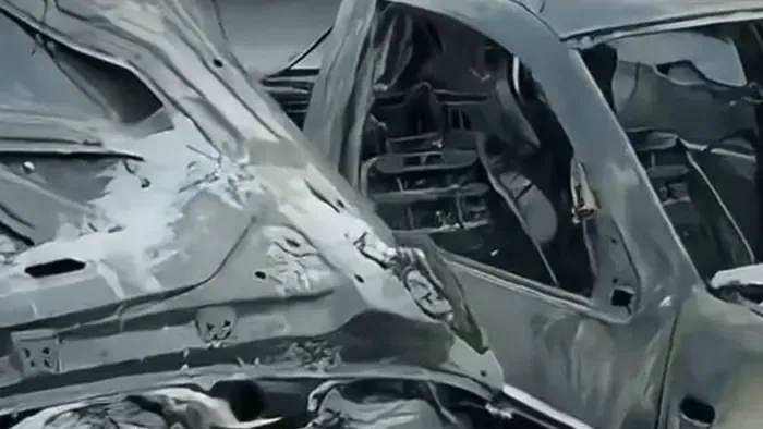 Felgyújtották antifások az AfD-politikusának autóját