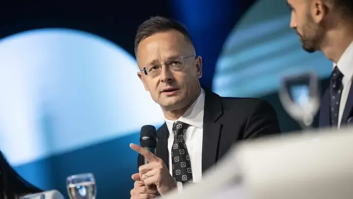 Szíjjártó Péter: „Ez az igazság” – Brüsszel az európaiak pénzéből küldi a fegyvereket Ukrajnába