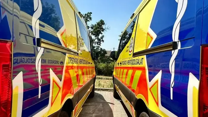 Egy nőre bukkantak az árokban Szekszárdon, azonnali beavatkozásra volt szükség