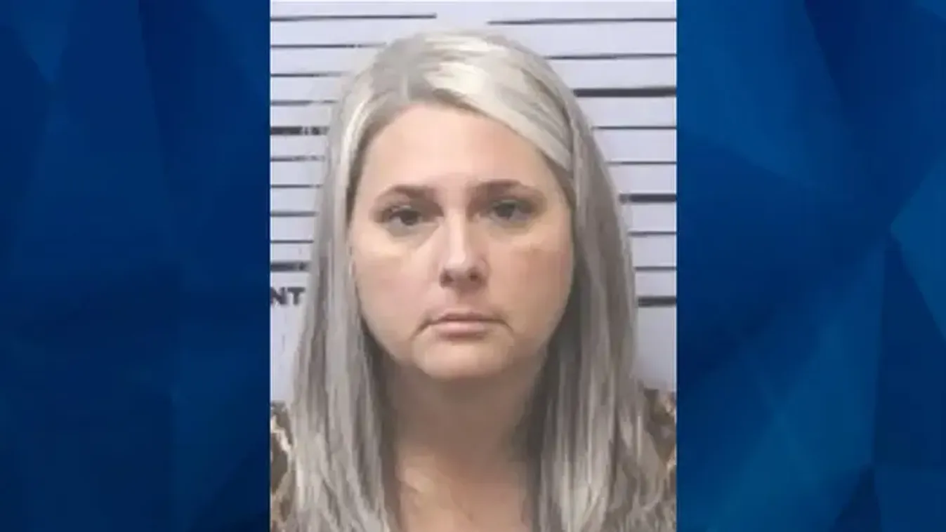 Haját tépte, szíjjal ütötte az Év Tanára a gyerekét, videóra vették