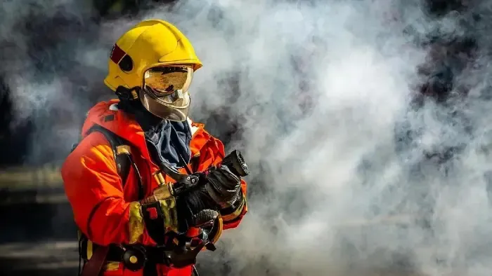 Pusztító tűz tombolt egy idős férfi otthonában: csak a holttestére bukkantak a tűzoltók