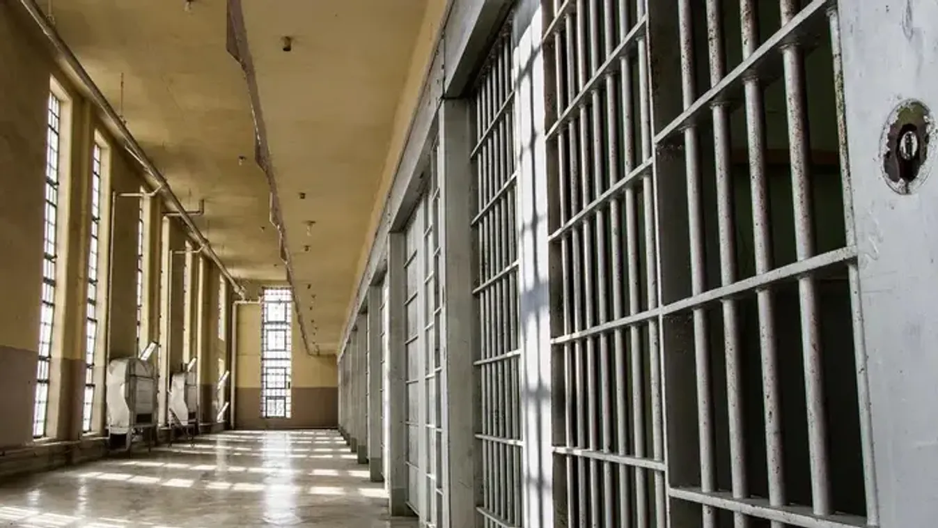 Évekre rács mögé került egy netes pedofil banda