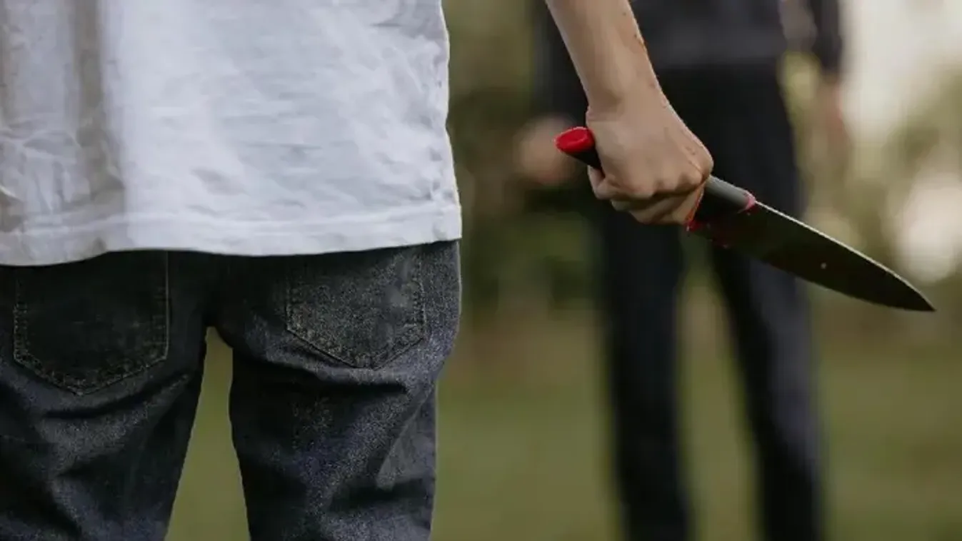 Brutális késelés Borsodban, két üvegpoharat is megevett a támadó