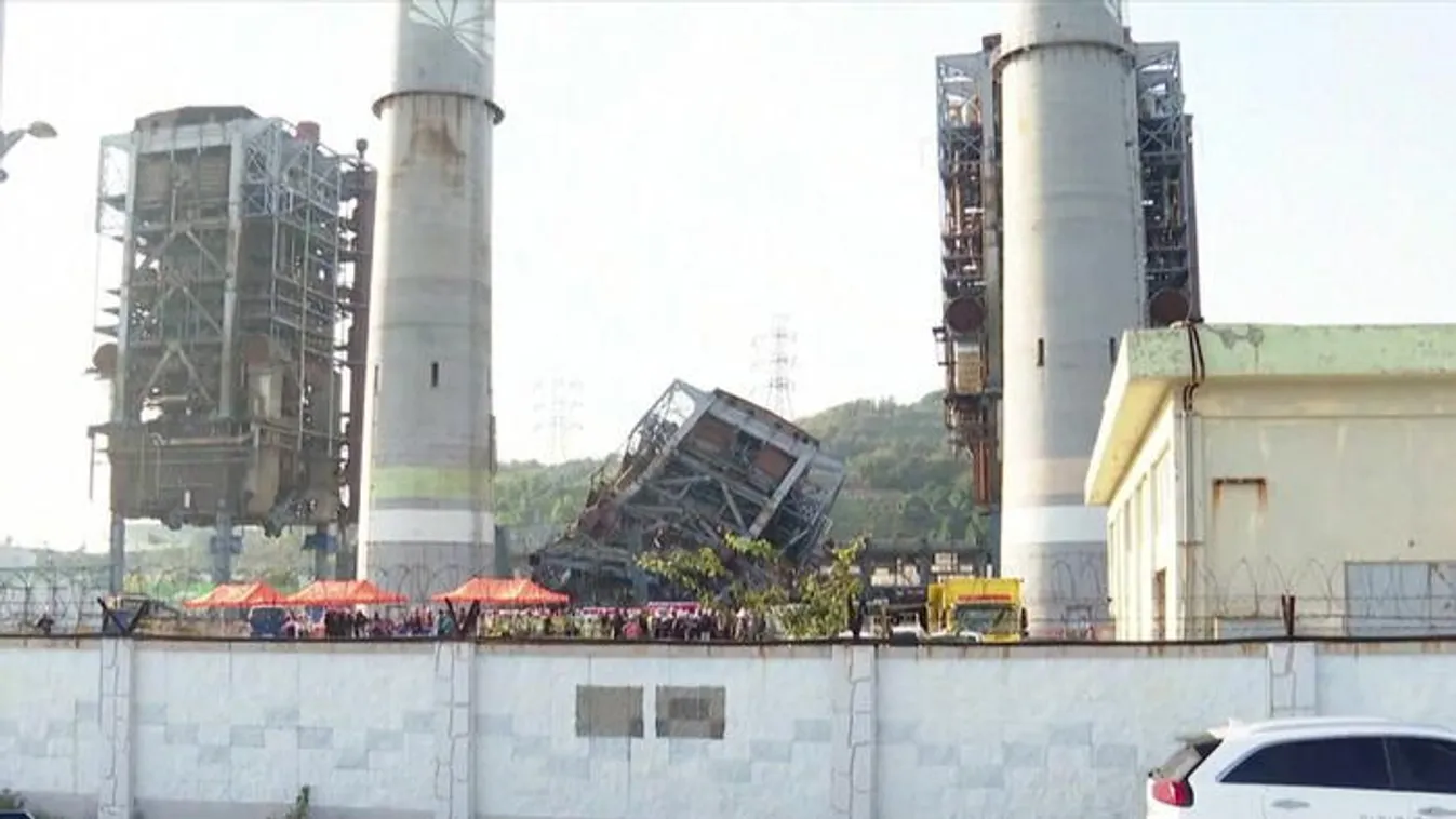 Munkásokra omlott az erőmű
