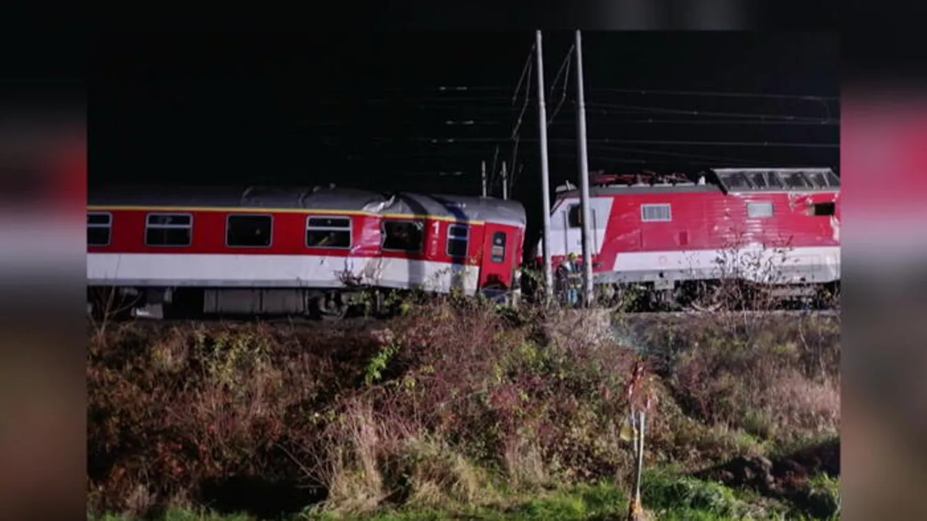 Összeütközött két vonat, rengetegen sérültek meg