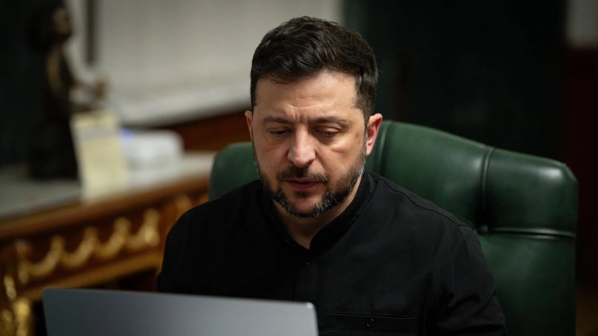 Zelenszkij: Ukrajna vagy kulcsfontosságú partnerét, vagy a méltóságát veszítheti el