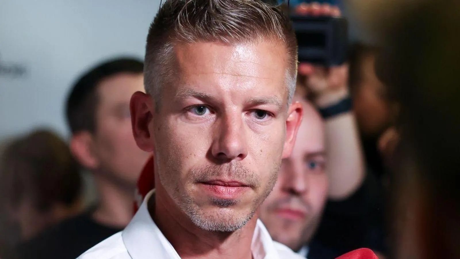 Magyar Péter már a saját kampányfőnökével is háborúzik a Nyugati Fény szerint