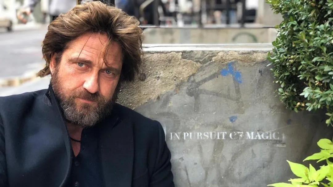 Gerard Butler magyarul beszélt a kamerába: Noszály Sándor videójától felrobbant az internet