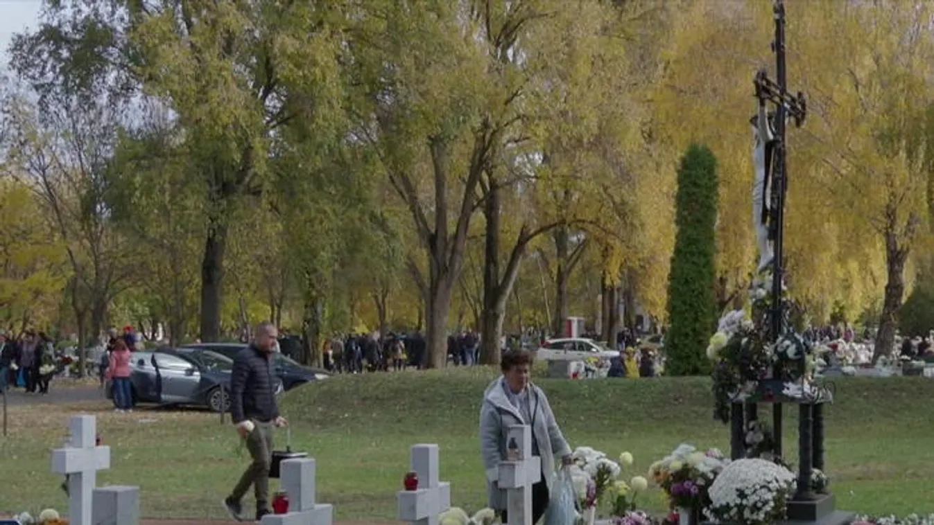 Rengetegen emlékeztek a temetőkben