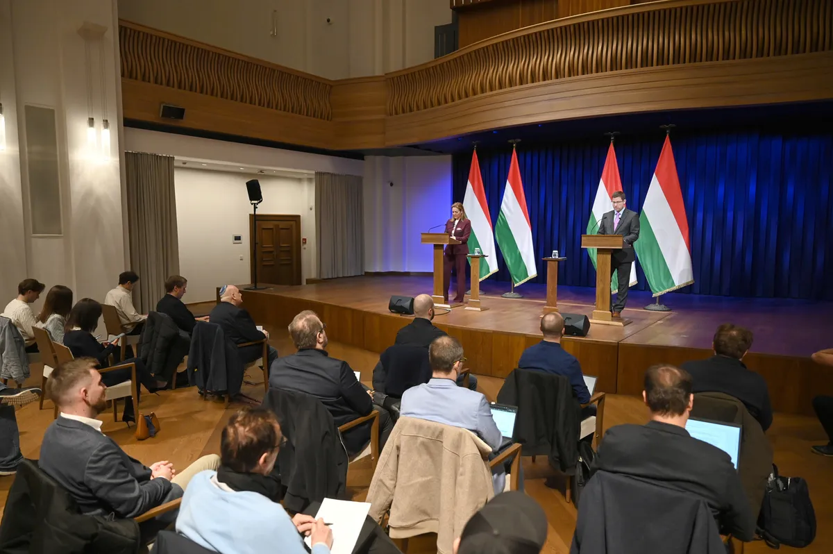 GULYÁS Gergely; VITÁLYOS Eszter