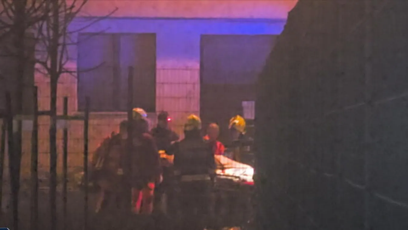 Videózni akart, beszakadt alatta a tető