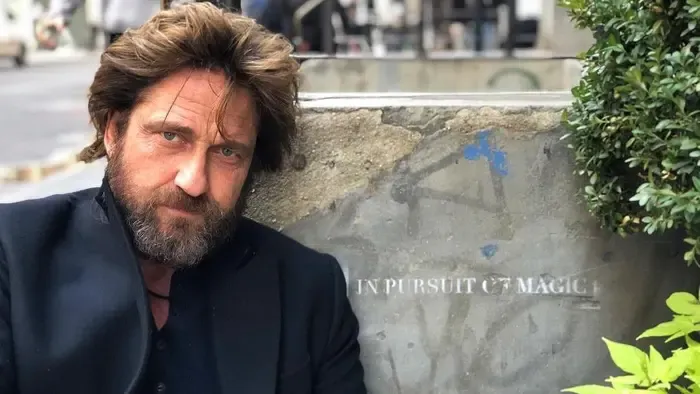 Gerard Butler magyarul beszélt a kamerába: Noszály Sándor videójától felrobbant az internet