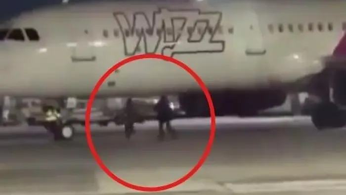 Hajmeresztő videón a reptéri ámokfutás, rendőrök vittek el két utast