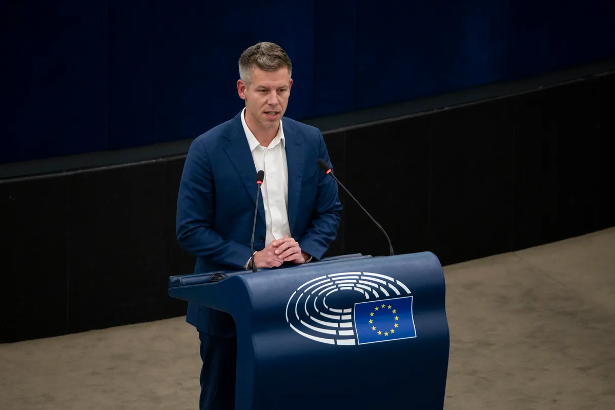 Magyar Péter és a Tisza Párt az Európai Parlamentben mindig Brüsszel érdekei szerint szavaz