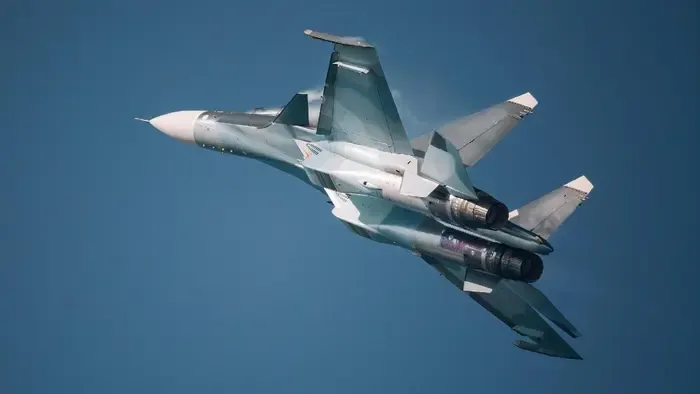 Riasztották az F-16-osokat, figyelmeztették a lakosokat