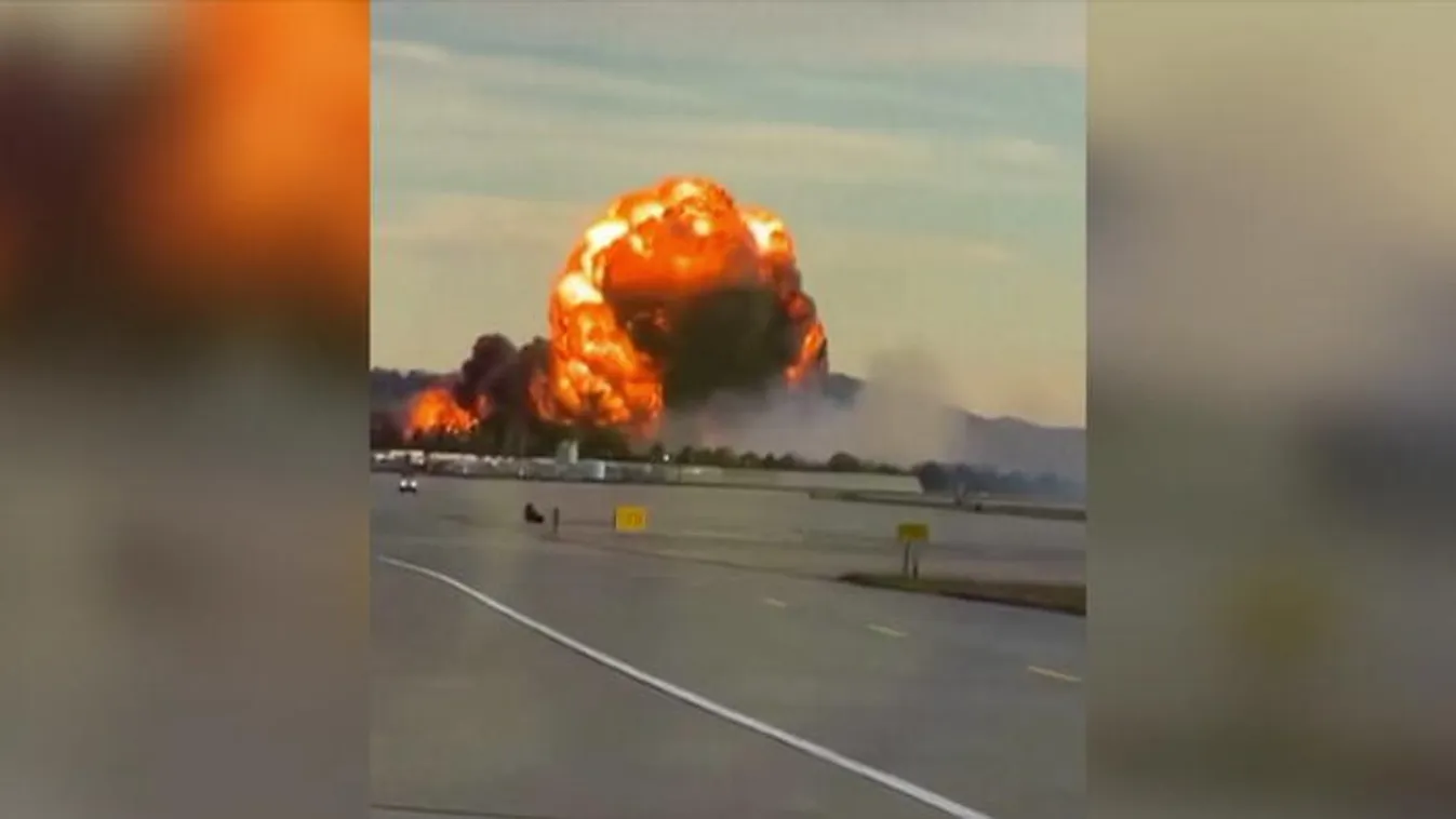 Épületnek csapódott egy repülő, videón a robbanás