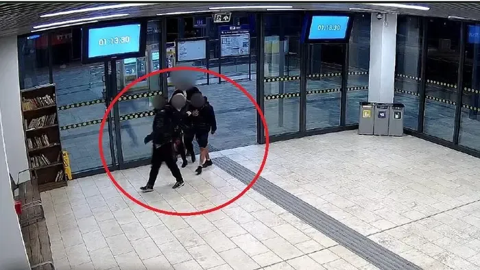 Aljas trükkel raboltak ki egy idős asszonyt Gödöllőn