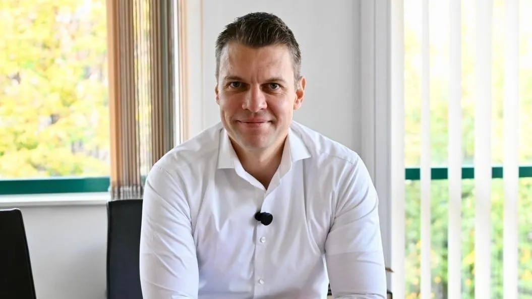 Menczer Tamás lebuktatta az egyik tiszás szakértőt