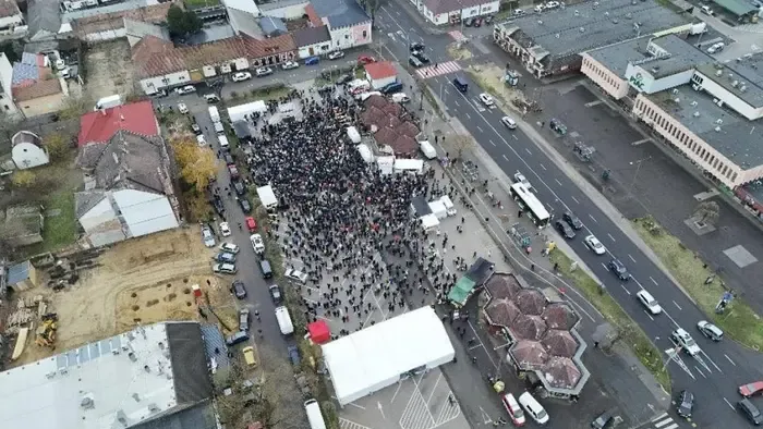 Kínos! Egyre kevesebben Magyar Péter gyűlésein