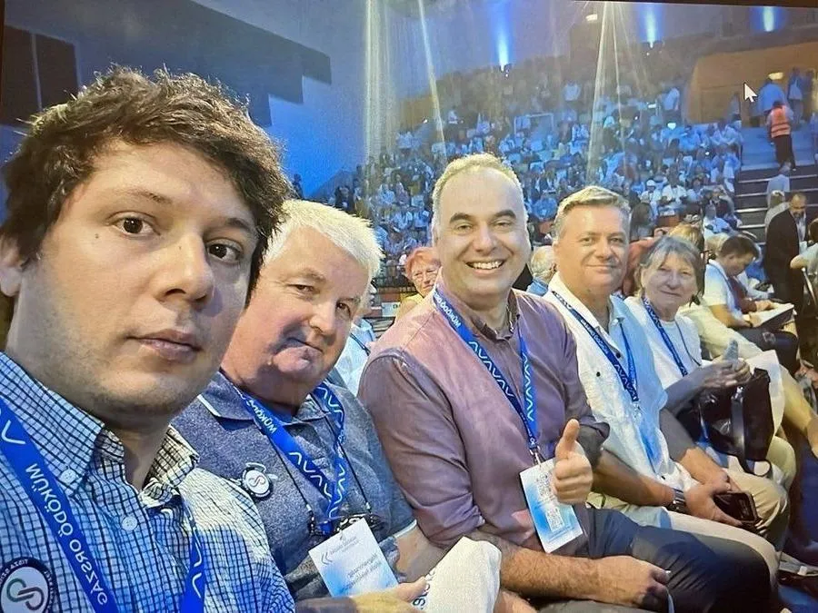 Rosta Bendegúz - a képen baloldalt - mindent elárult az adatbotrány részleteiről, ami igencsak kínos a Tisza Pártra és Magyar Péterre