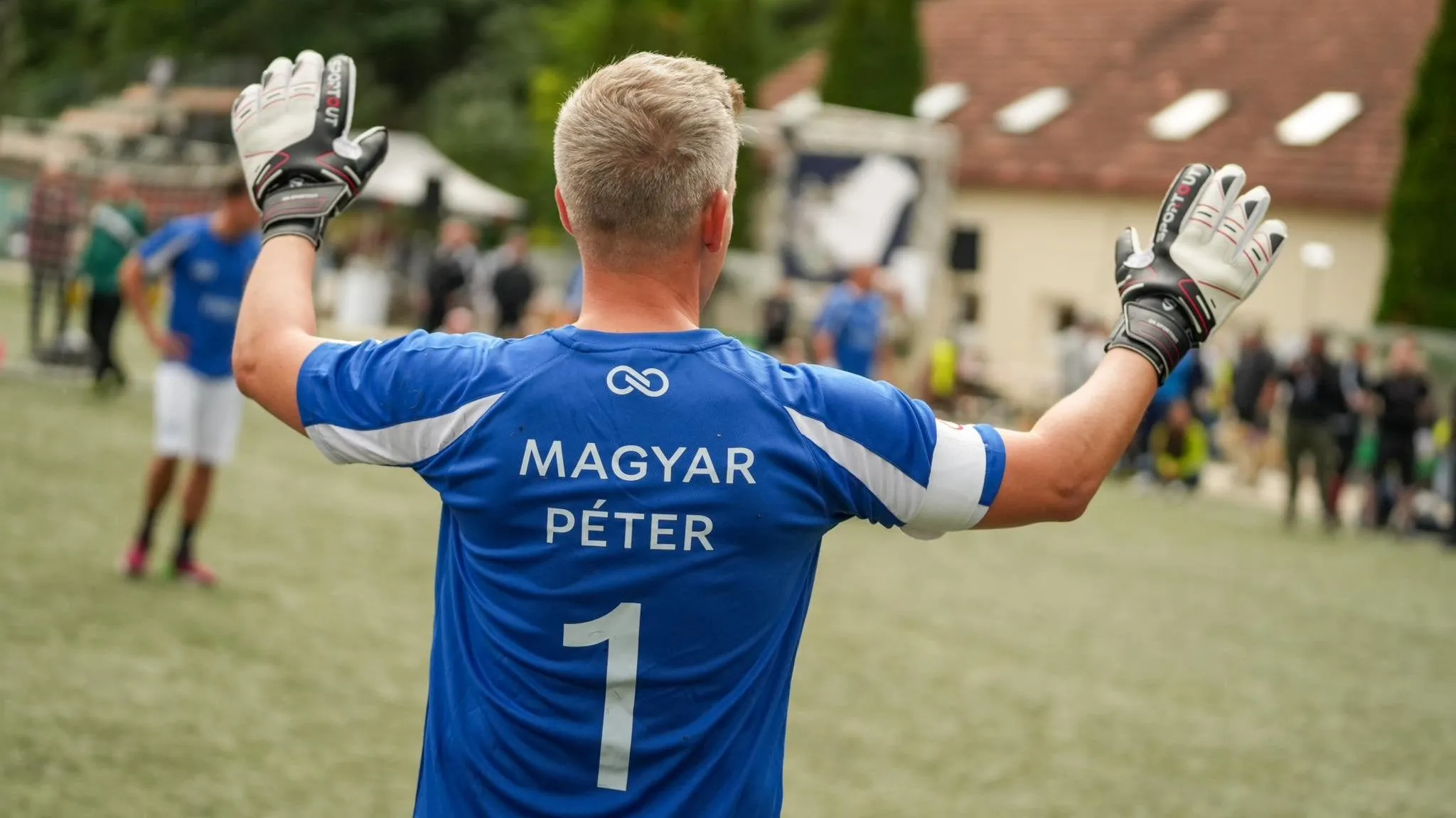 Magyar Péter nem akar egy újabb kudarcot, nem engedi a szakértőjét vitatkozni Takács Péterrel