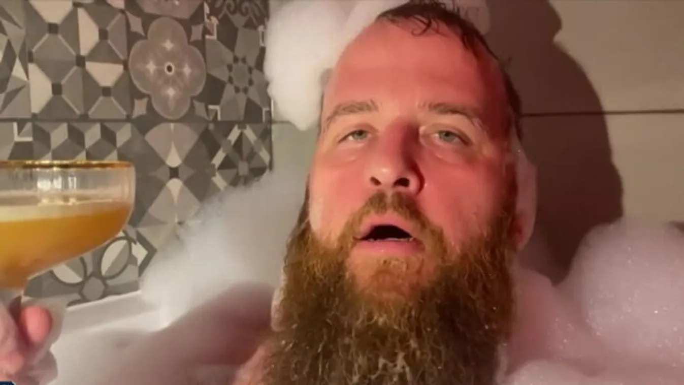 Sörrel a kezében fürdik a tiszás jelölt