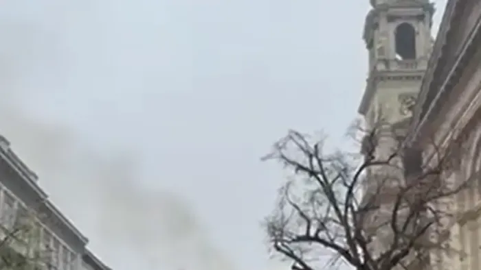 Drámai eset a Szent István-bazilikánál, a karácsonyi vásáron ledermedt a tömeg