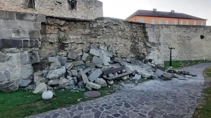 A török ostromot túlélte, az idő vasfoga viszont kifogott rajta: leomlott az egri vár fala