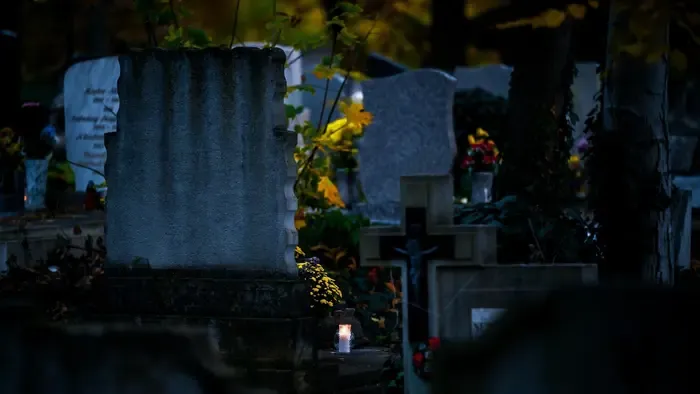 A bujáki temetőben végzett barátjával, hogy elhallgattassa