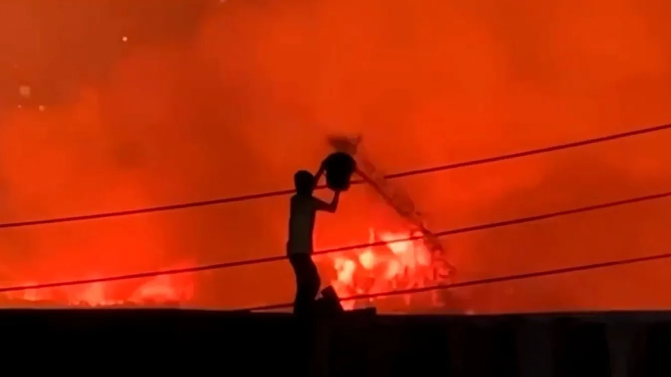 Bangladesben több ezren maradtak fedél nélkül egy nyomornegyedben pusztító tűzvész után