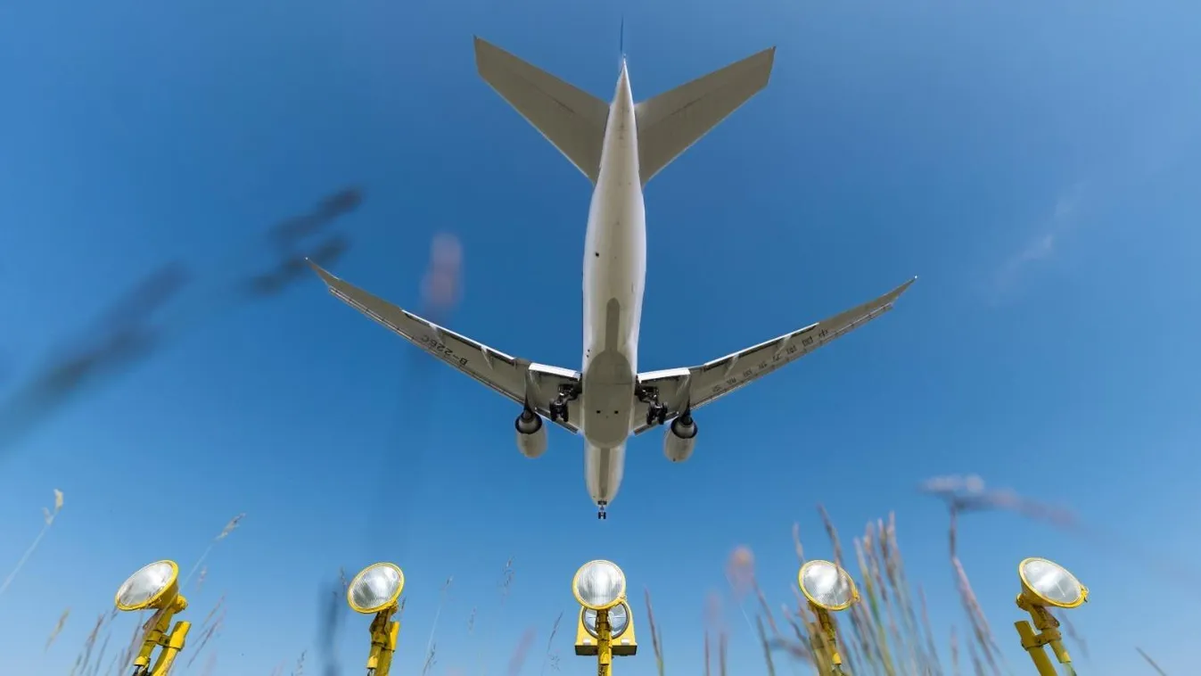 Kettős vészhelyzet a Liszt Ferenc Repülőtéren: mentőautók lepték el a légi kikötőt