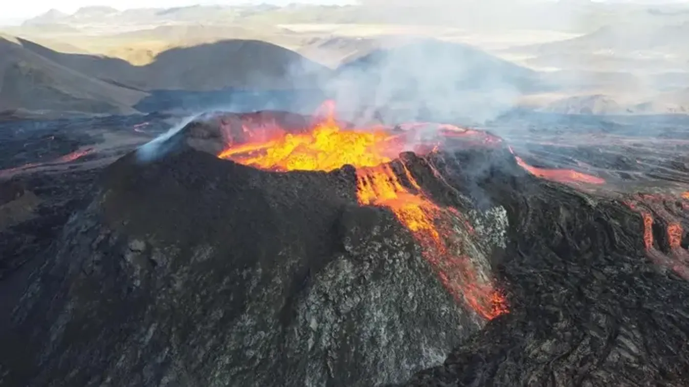 Pánik Indonéziában: kitört a Semeru vulkán - Videón az 5,6 km magas hamufelhő