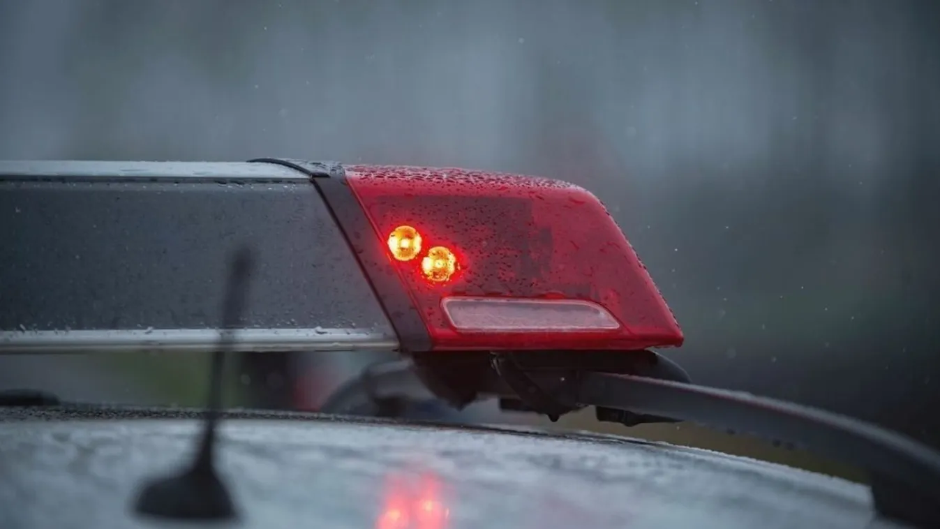 Dráma a 4-es főúton: több embert a roncsokból vágtak ki