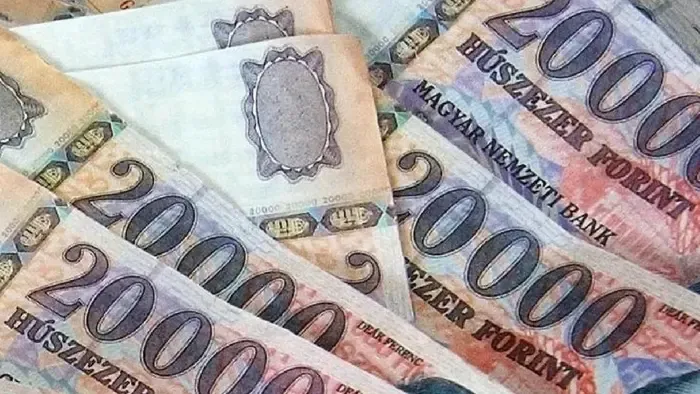Tovább szárnyal a forint: szerdán is kisebb erősödést produkált a magyar valuta