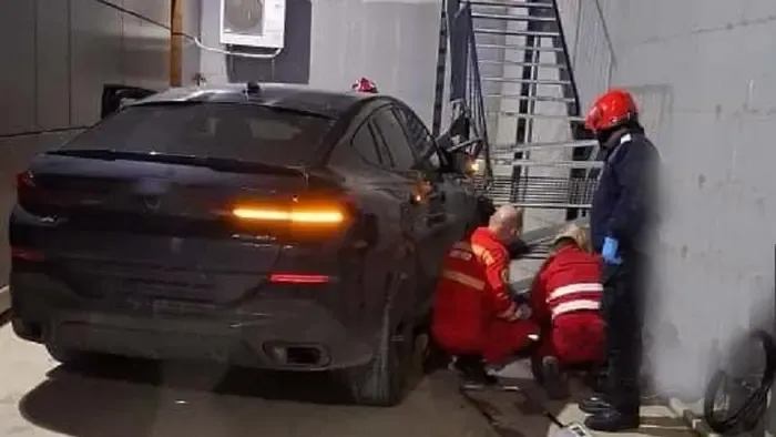 Kerekesszékeseket gázolt el egy kórház parkolójában, egyikük meghalt