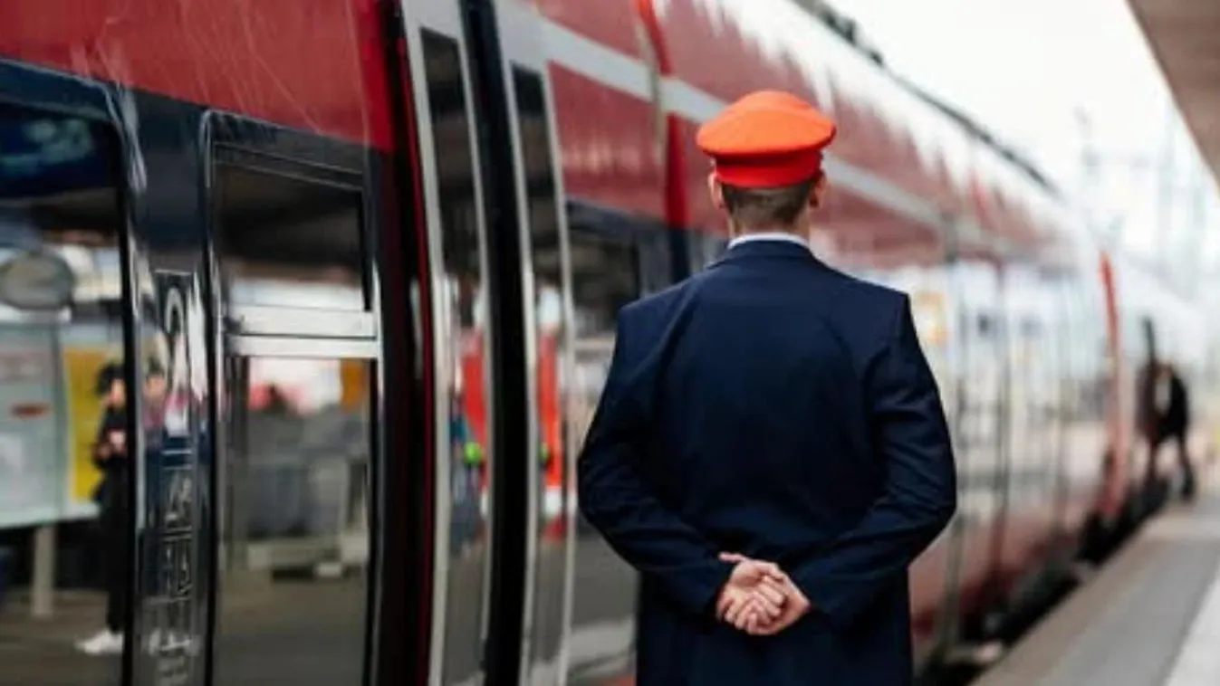 250 utast evakuáltak egy vonaton, a mozdonyvezetőt pszichiátriai kórházba szállították