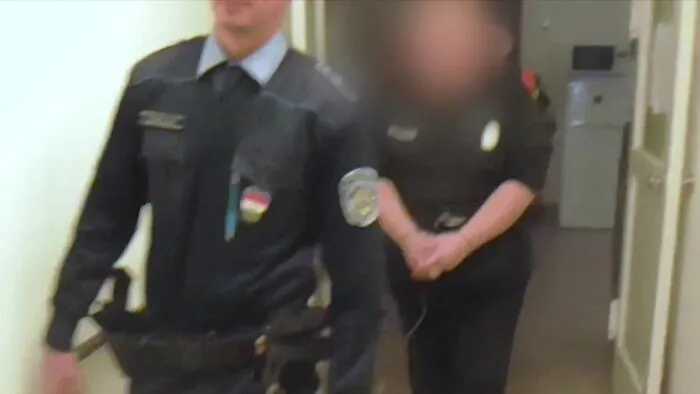 9 éves kislánytól csalt ki intim fotókat