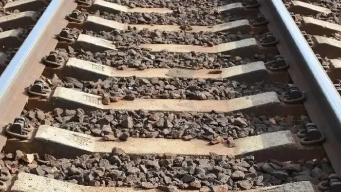 Tragédia Rákosligetnél: halálra gázolt egy embert a vonat