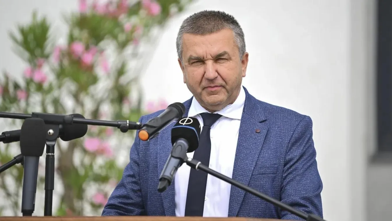 Czomba Sándor: Azért dolgozunk, hogy egyre több pénz maradjon a családok zsebében - Szeptemberben 65 ezer forinttal nőtt az átlagkereset