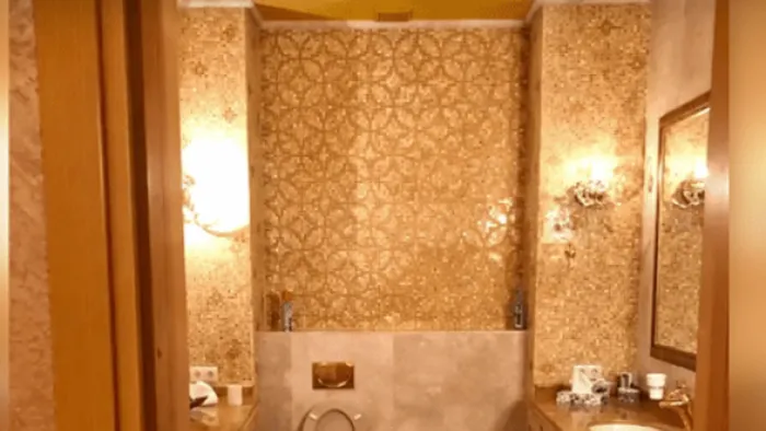 Színarany WC-t találtak Zelenszkij legszorosabb üzlettársának otthonában