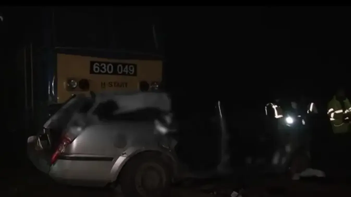 Helyszíni fotó: így emlékeztek meg az 5 életet követelő Szentmártonkátai tragédia helyszínén