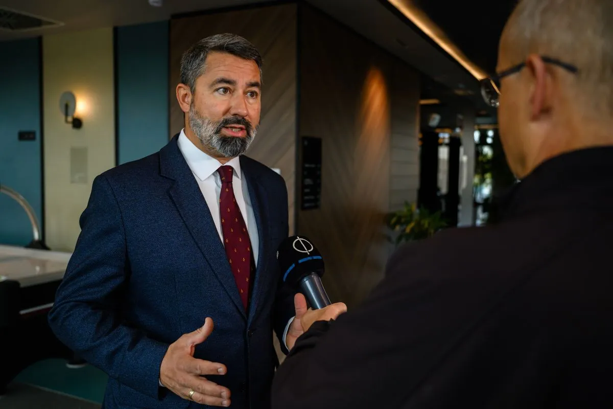 Hidvéghi Balázs mindenkit a nemzeti konzultáció kérdőíveinek kitöltésére buzdít