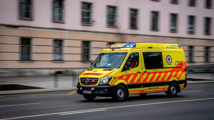 Dráma a Győr felé tartó vonaton: utasok küzdöttek egy férfi életéért