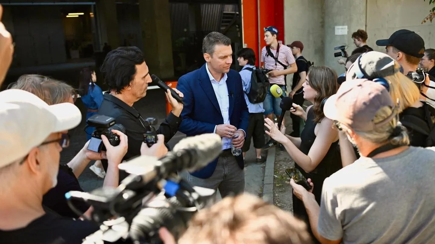 Menczer Tamás újra sarokba szorította Magyar Pétert az adatszivárgási botrány miatt