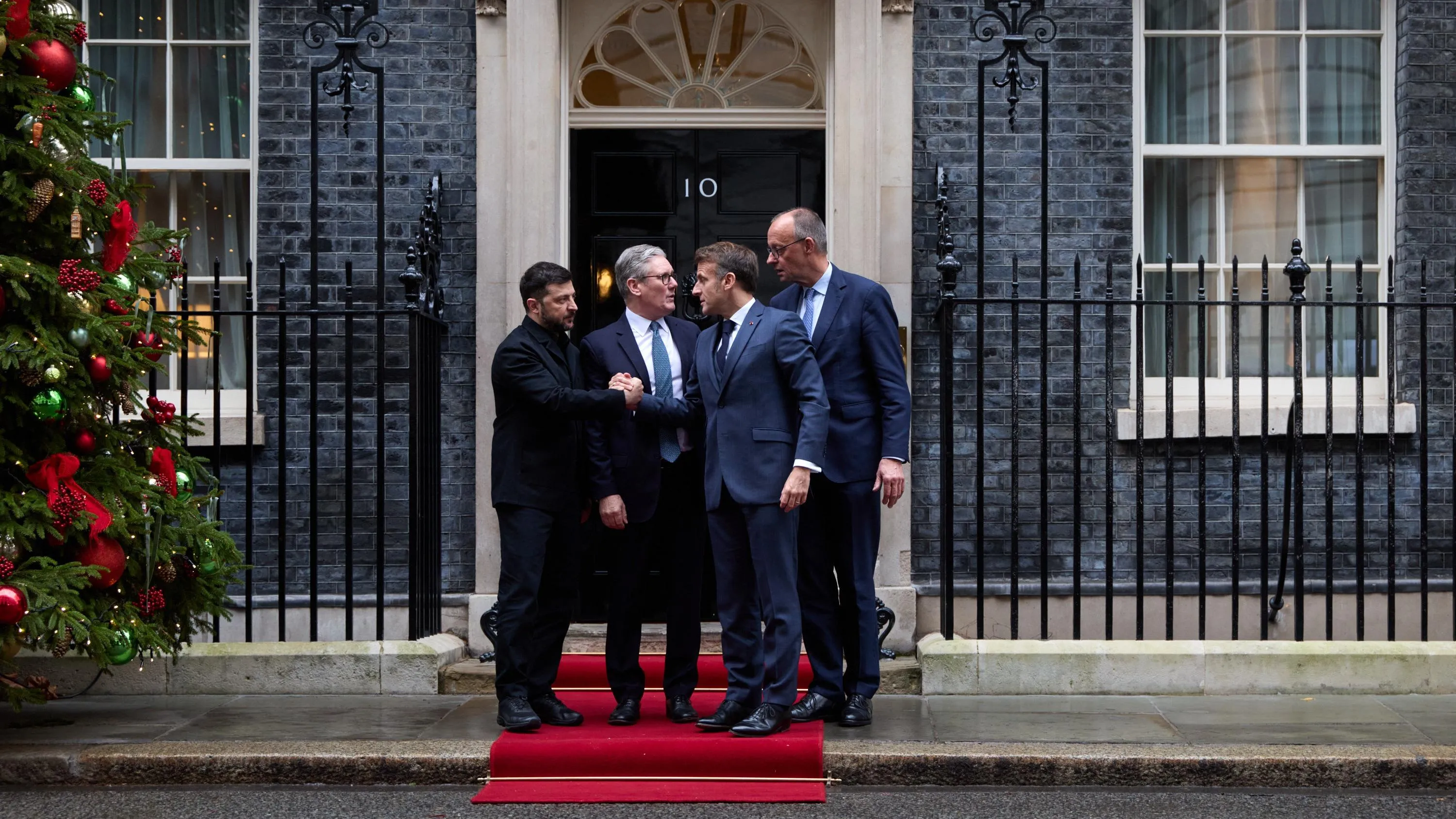 Zelenszkij Trumpnak üzent a háborúpárti európai vezetők biztatására