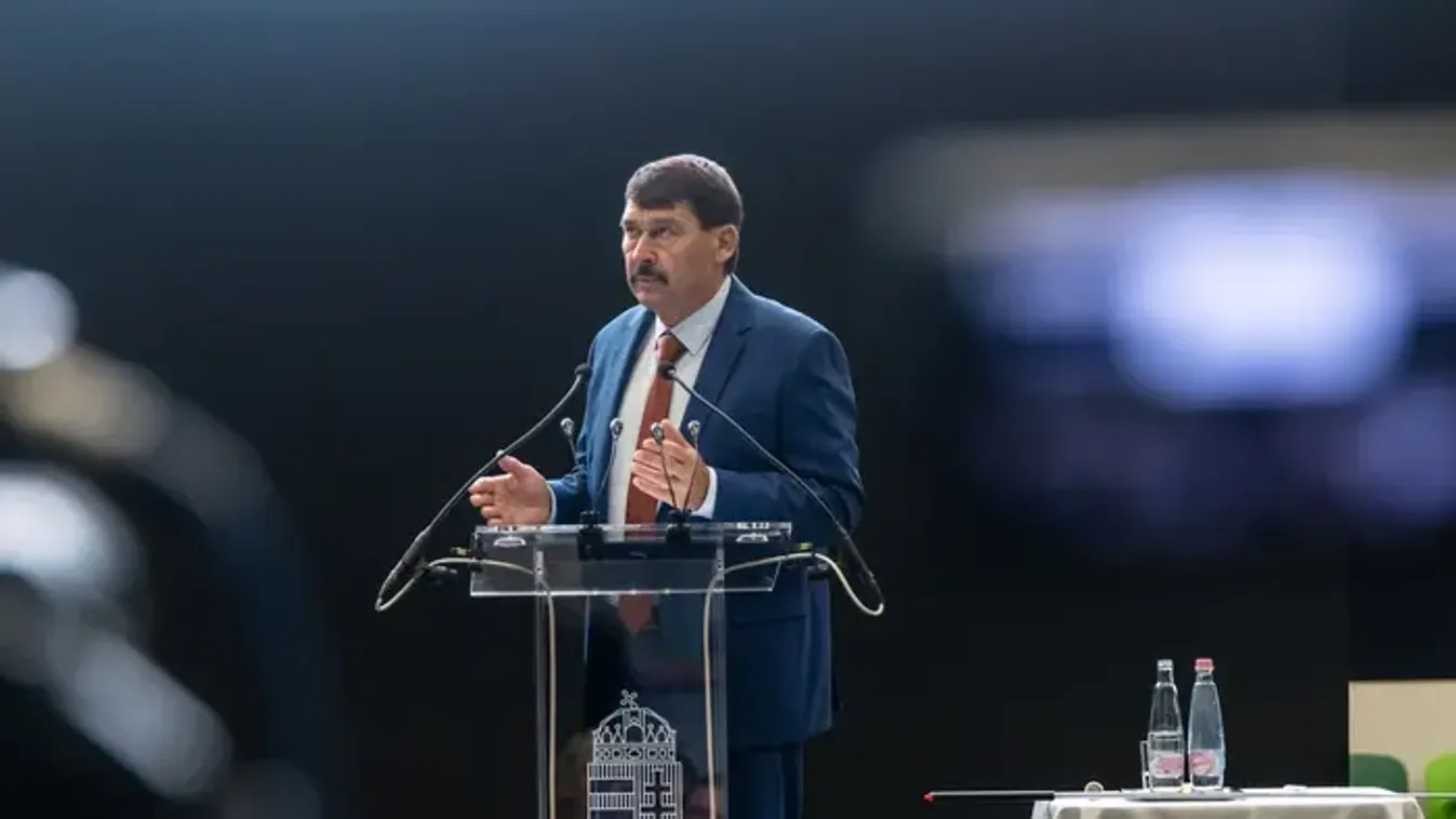 Áder János is felszólal az eddigi legnagyobb Háborúellenes Gyűlésen