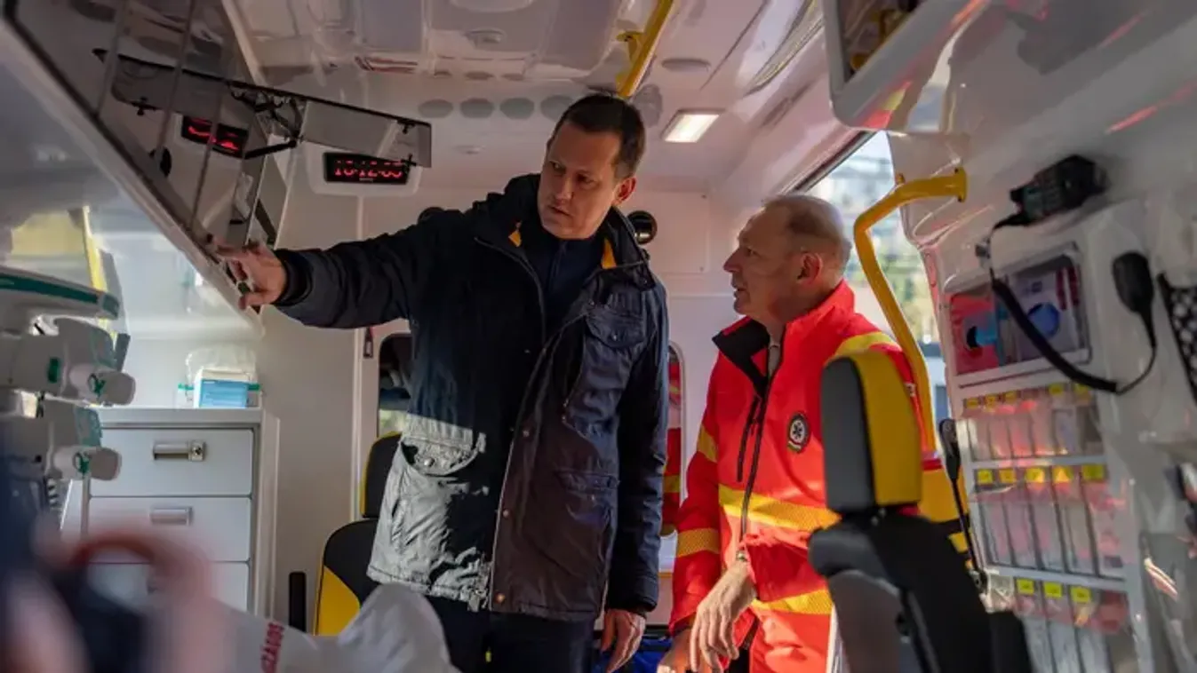 Fülöp Attila: 101 új mentőautóval bővül az Országos Mentőszolgálat flottája 2026 elejéig