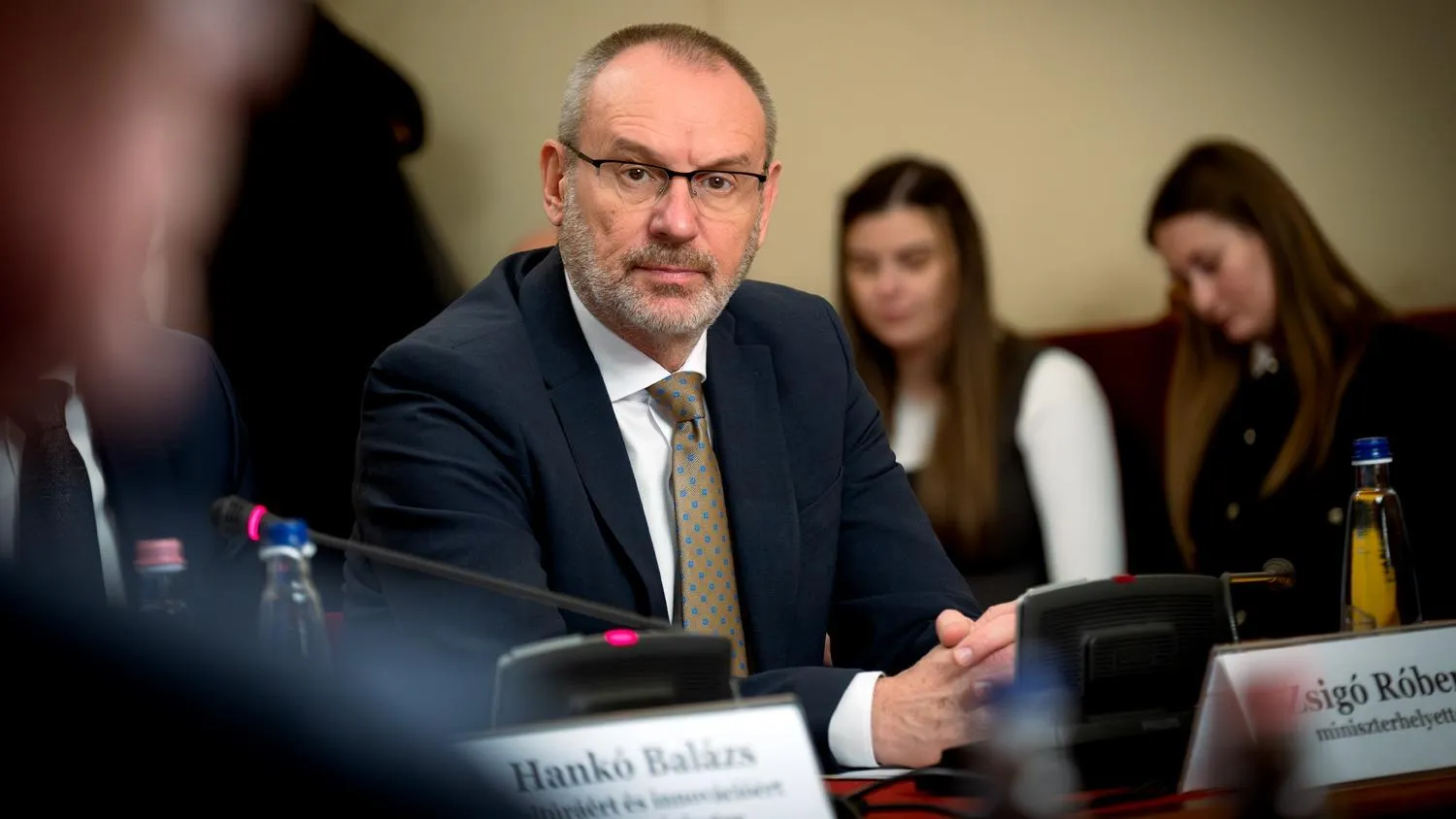 Zsigó Róbert: A Tisza meg akarja adóztatni a mostani és a jövőbeni nyugdíjasokat, és el akarja törölni az állami nyugdíjellátást