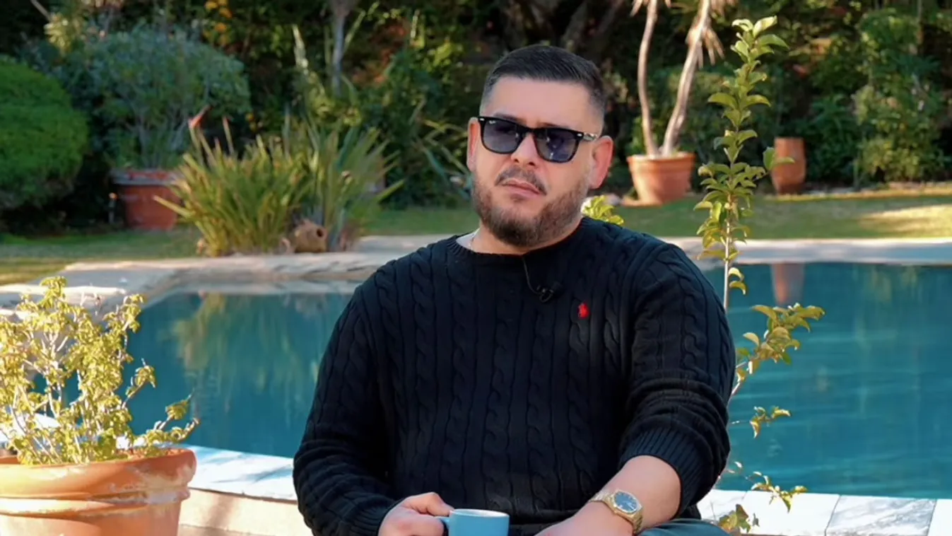 Monaco Hadtest: egy bábbal az ország élén a háború mindent tönkretesz