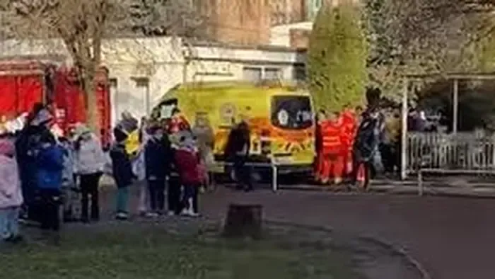 Drámai felvétel, mentők leptek el egy nagykanizsai iskolát